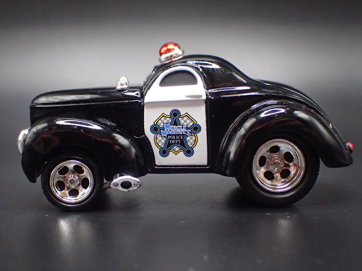 1941 41 WILLYS COUPE POLICE 1:64 SCALE DIORAMA DIECAST MODEL CAR