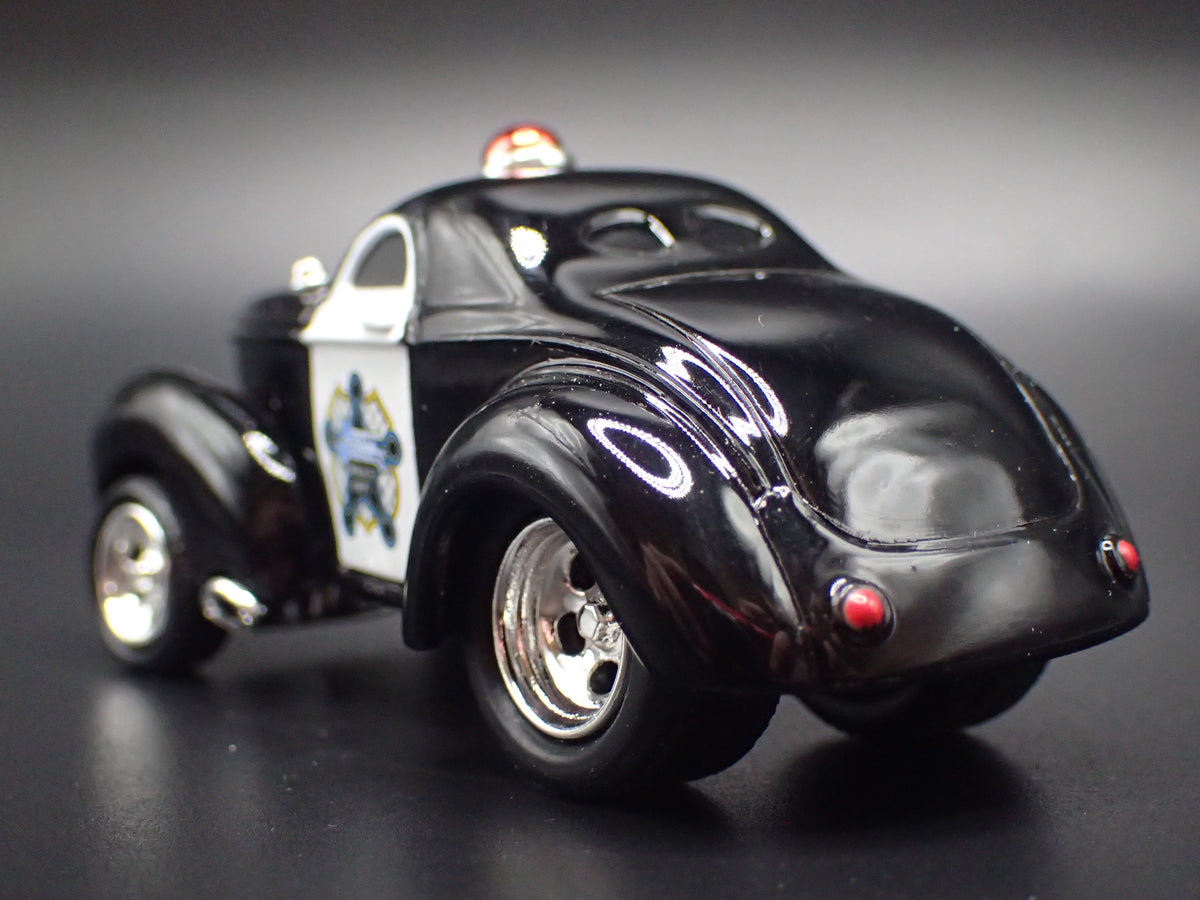 1941 41 WILLYS COUPE POLICE 1:64 SCALE DIORAMA DIECAST MODEL CAR