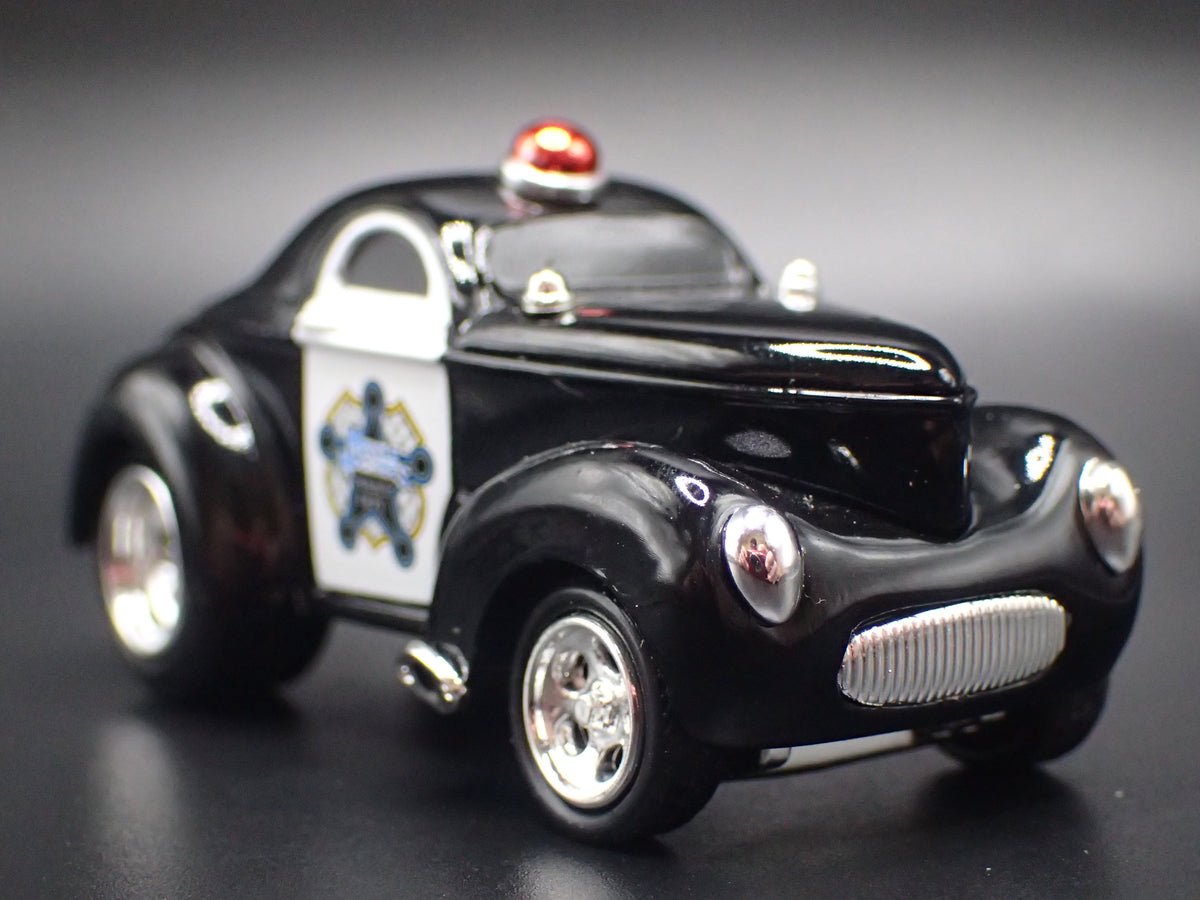 1941 41 WILLYS COUPE POLICE 1:64 SCALE DIORAMA DIECAST MODEL CAR