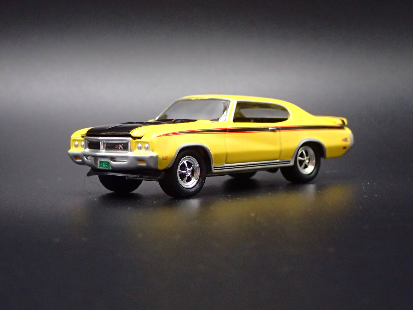 1971 71 BUICK GSX YELLOW 1:64 SCALE LIMITED COLLECTIBLE DIORAMA DIECAST MODEL CAR