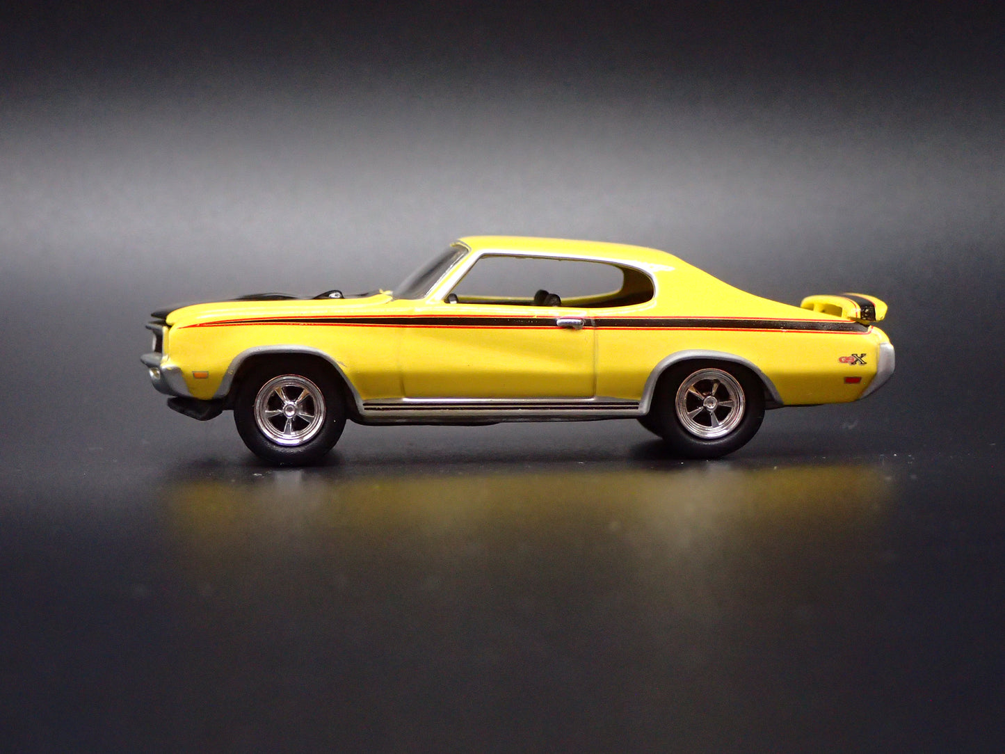 1971 71 BUICK GSX YELLOW 1:64 SCALE LIMITED COLLECTIBLE DIORAMA DIECAST MODEL CAR