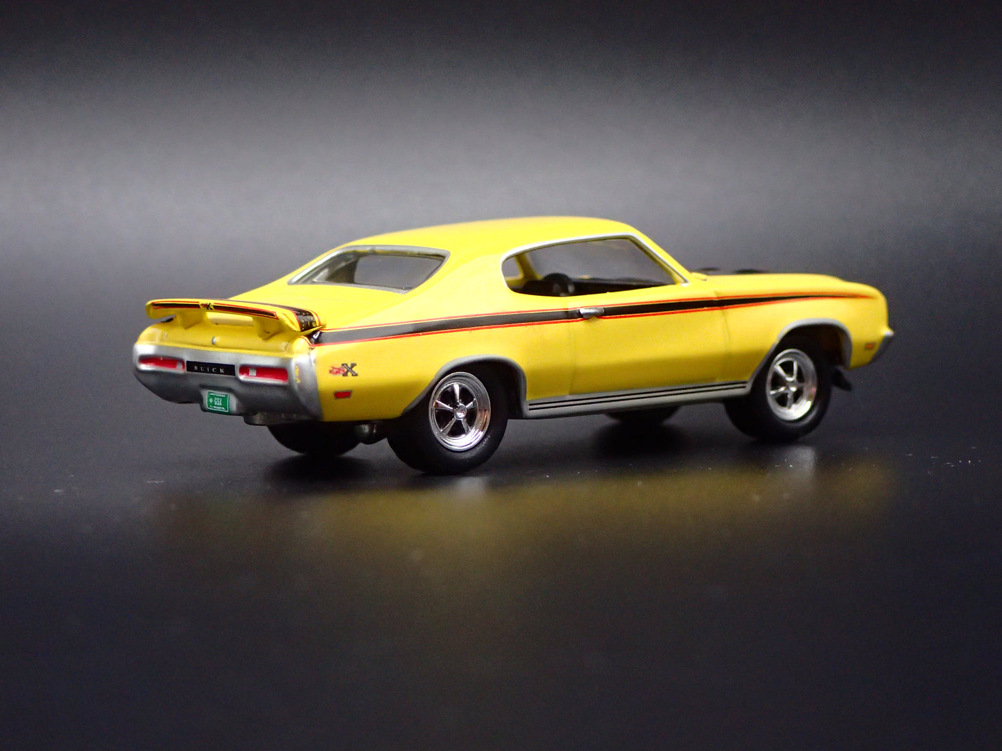 1971 71 BUICK GSX YELLOW 1:64 SCALE LIMITED COLLECTIBLE DIORAMA DIECAST MODEL CAR