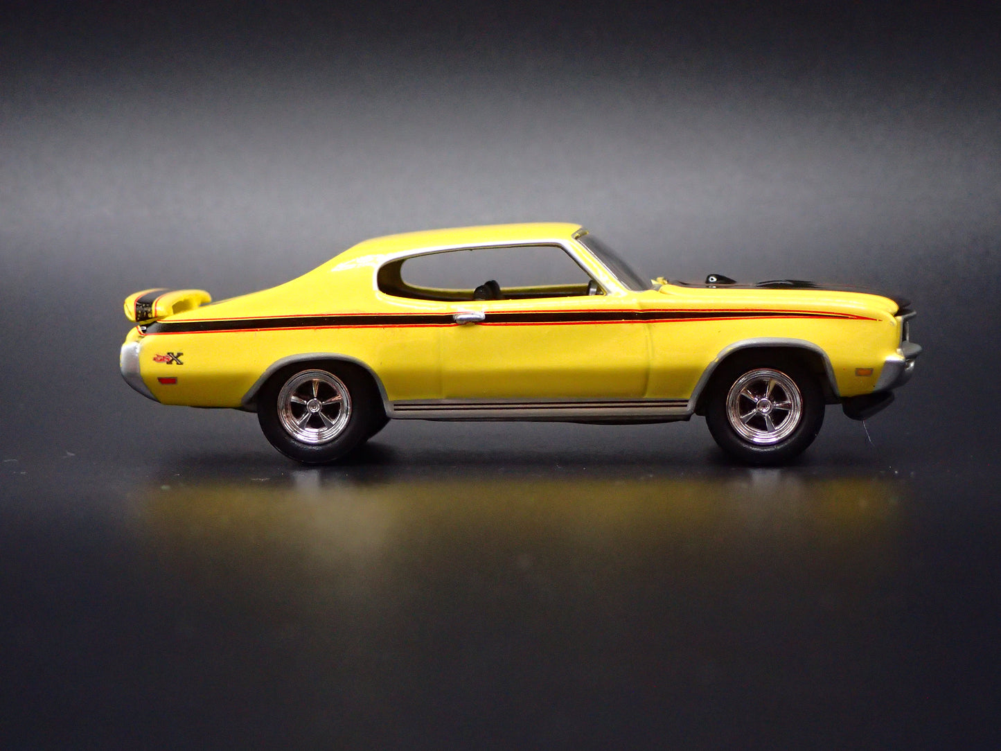 1971 71 BUICK GSX YELLOW 1:64 SCALE LIMITED COLLECTIBLE DIORAMA DIECAST MODEL CAR