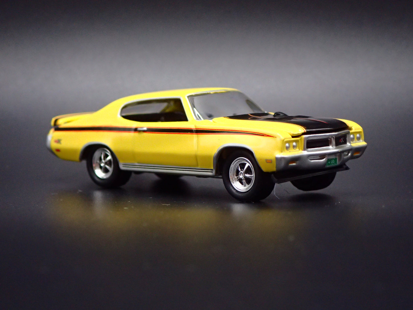 1971 71 BUICK GSX YELLOW 1:64 SCALE LIMITED COLLECTIBLE DIORAMA DIECAST MODEL CAR