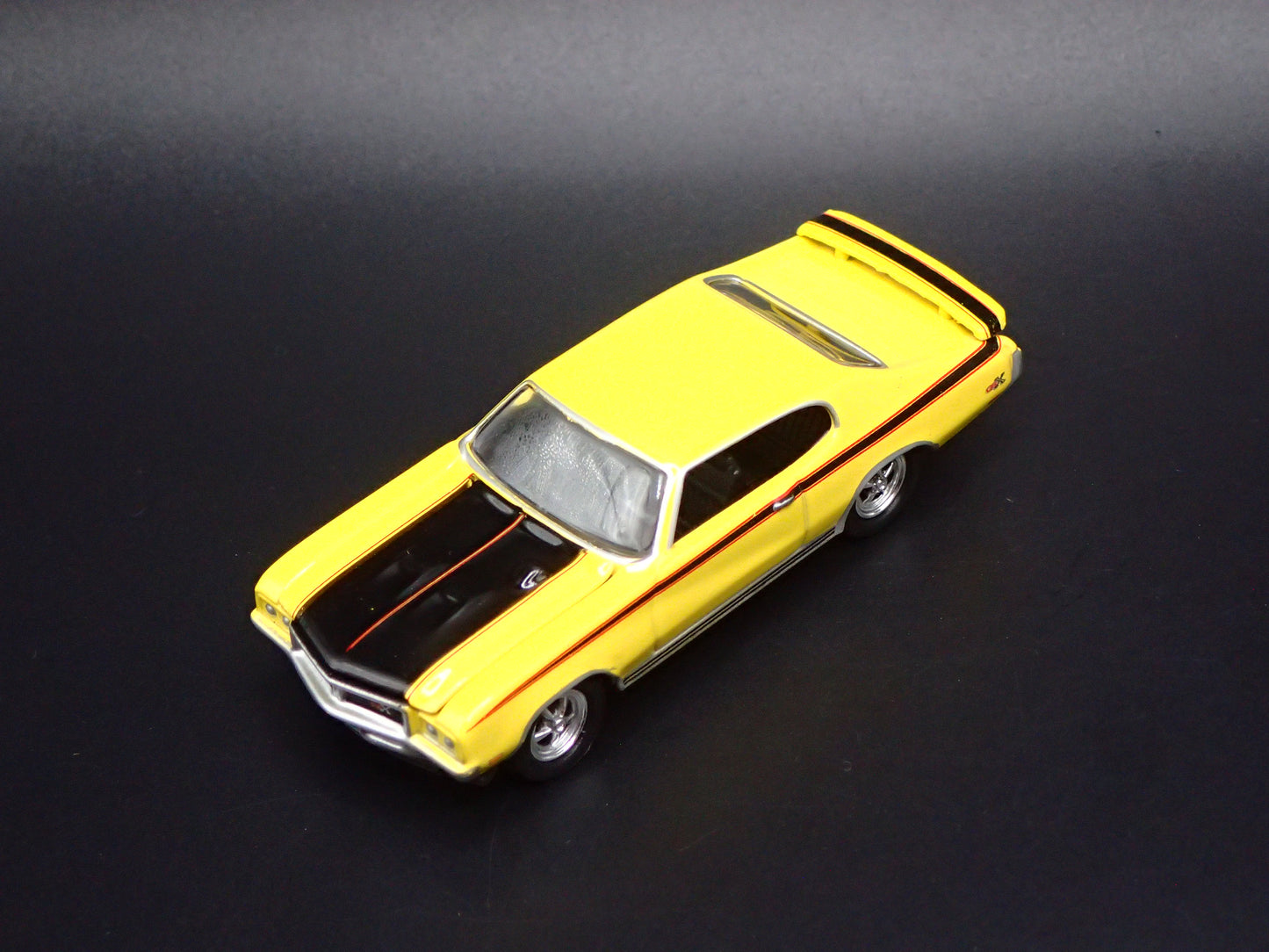 1971 71 BUICK GSX YELLOW 1:64 SCALE LIMITED COLLECTIBLE DIORAMA DIECAST MODEL CAR