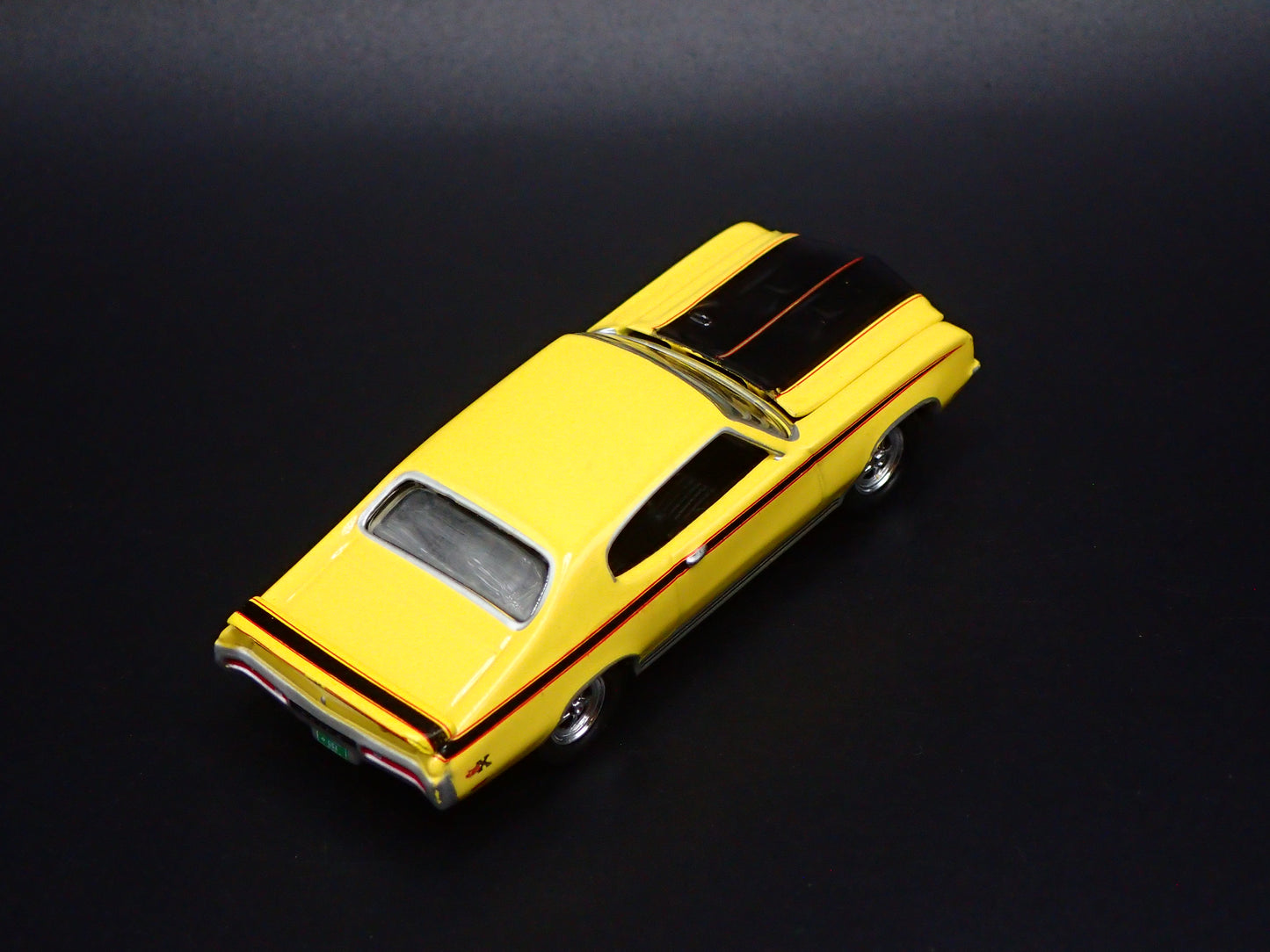 1971 71 BUICK GSX YELLOW 1:64 SCALE LIMITED COLLECTIBLE DIORAMA DIECAST MODEL CAR
