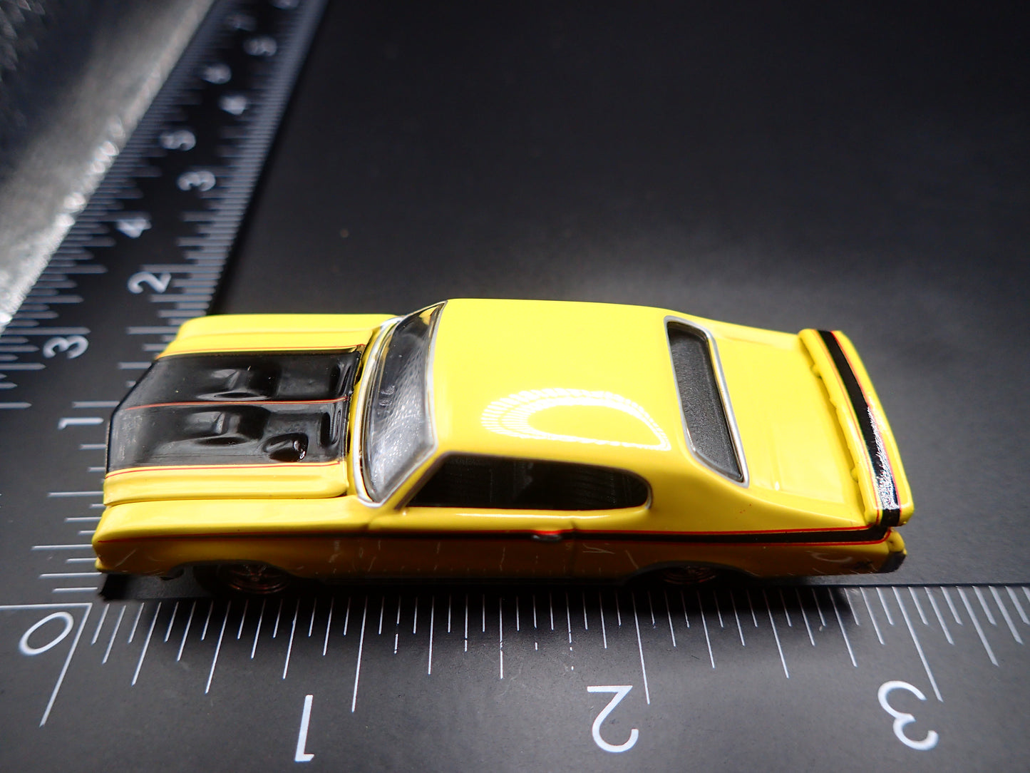 1971 71 BUICK GSX YELLOW 1:64 SCALE LIMITED COLLECTIBLE DIORAMA DIECAST MODEL CAR
