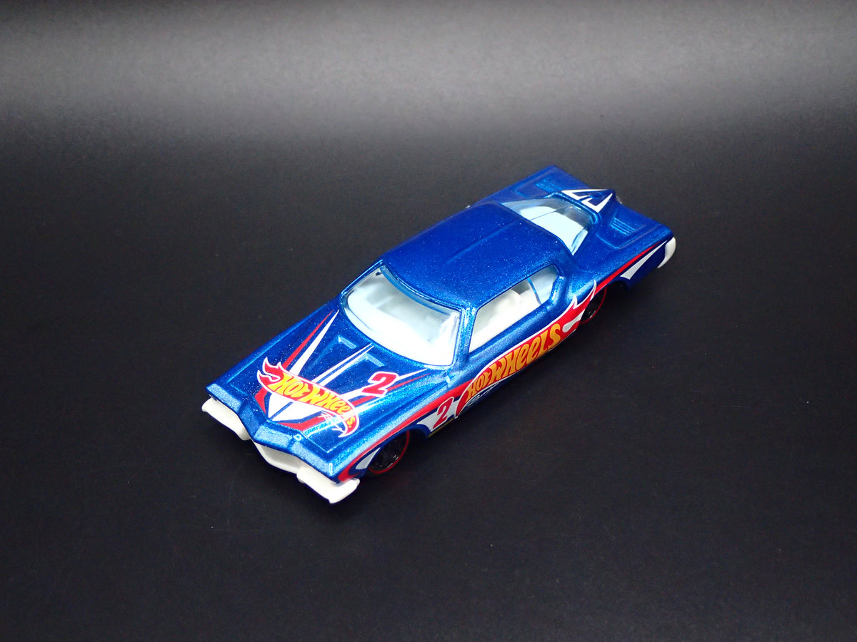 1971 71 BUICK RIVIERA BLUE RARE 1:64 SCALE COLLECTIBLE DIORAMA DIECAST MODEL CAR