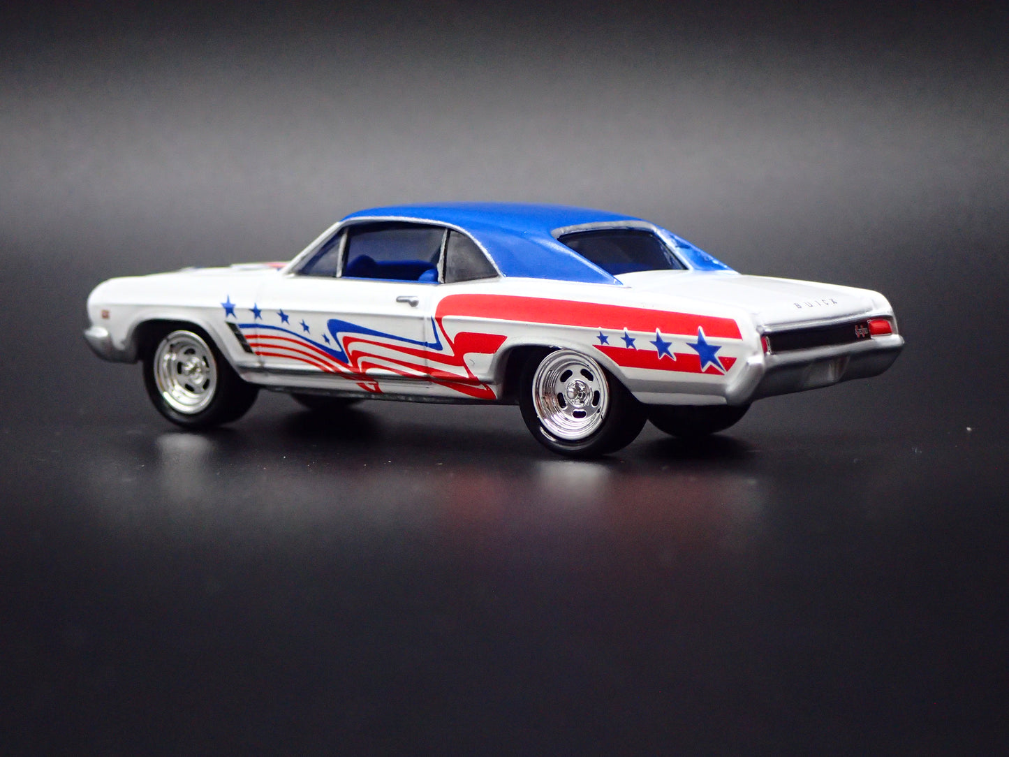 1966 66 BUICK GS 340 WHITE 1:64 SCALE COLLECTIBLE DIORAMA DIECAST MODEL CAR
