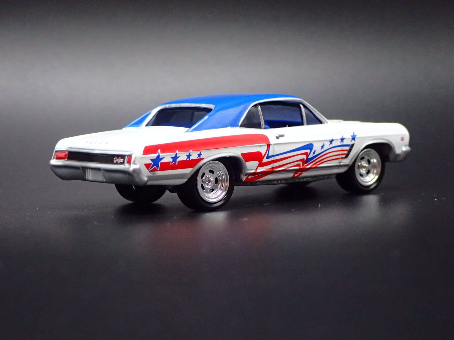1966 66 BUICK GS 340 WHITE 1:64 SCALE COLLECTIBLE DIORAMA DIECAST MODEL CAR