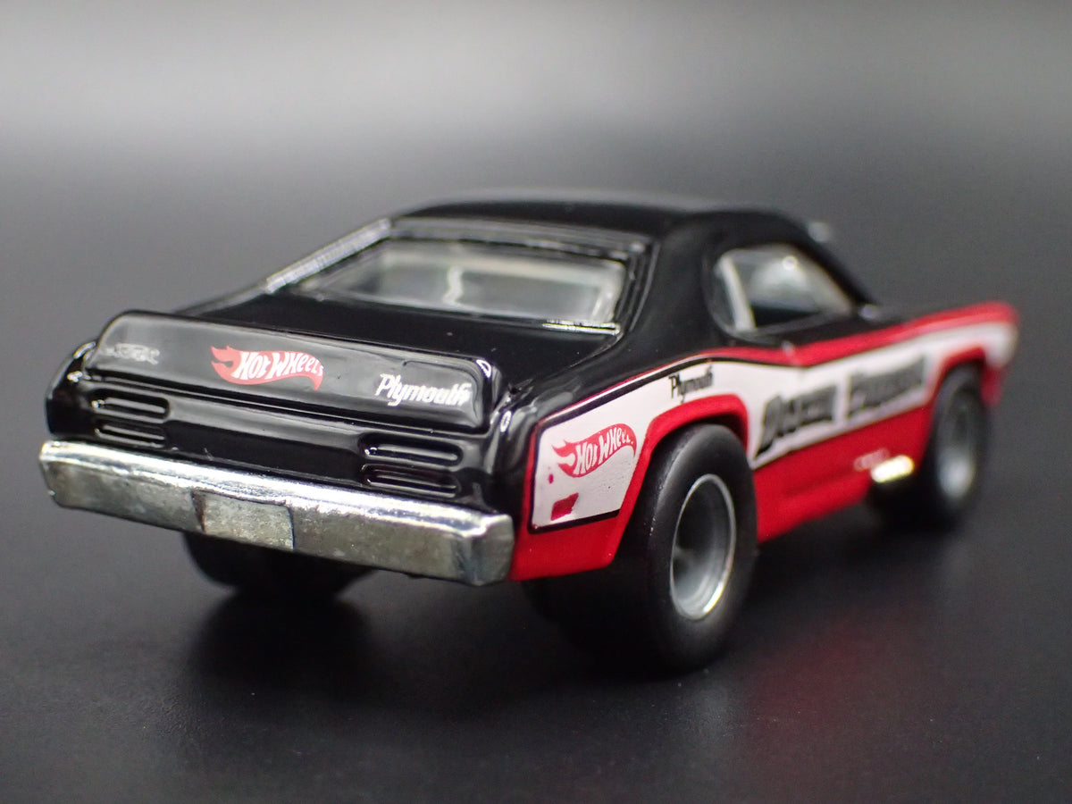 1971 71 PLYMOUTH DUSTER THRUSTER RED 1:64 SCALE DIORAMA DIECAST MODEL CAR