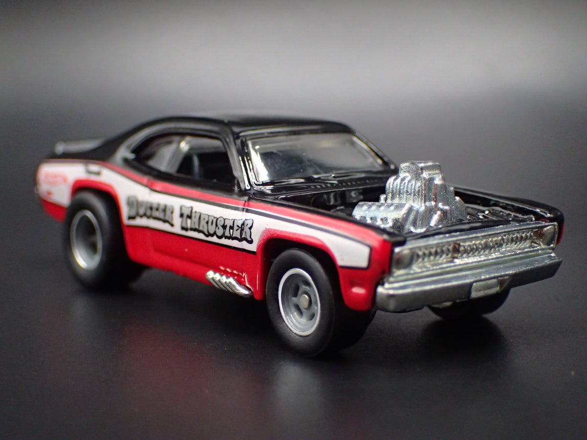 1971 71 PLYMOUTH DUSTER THRUSTER RED 1:64 SCALE DIORAMA DIECAST MODEL CAR