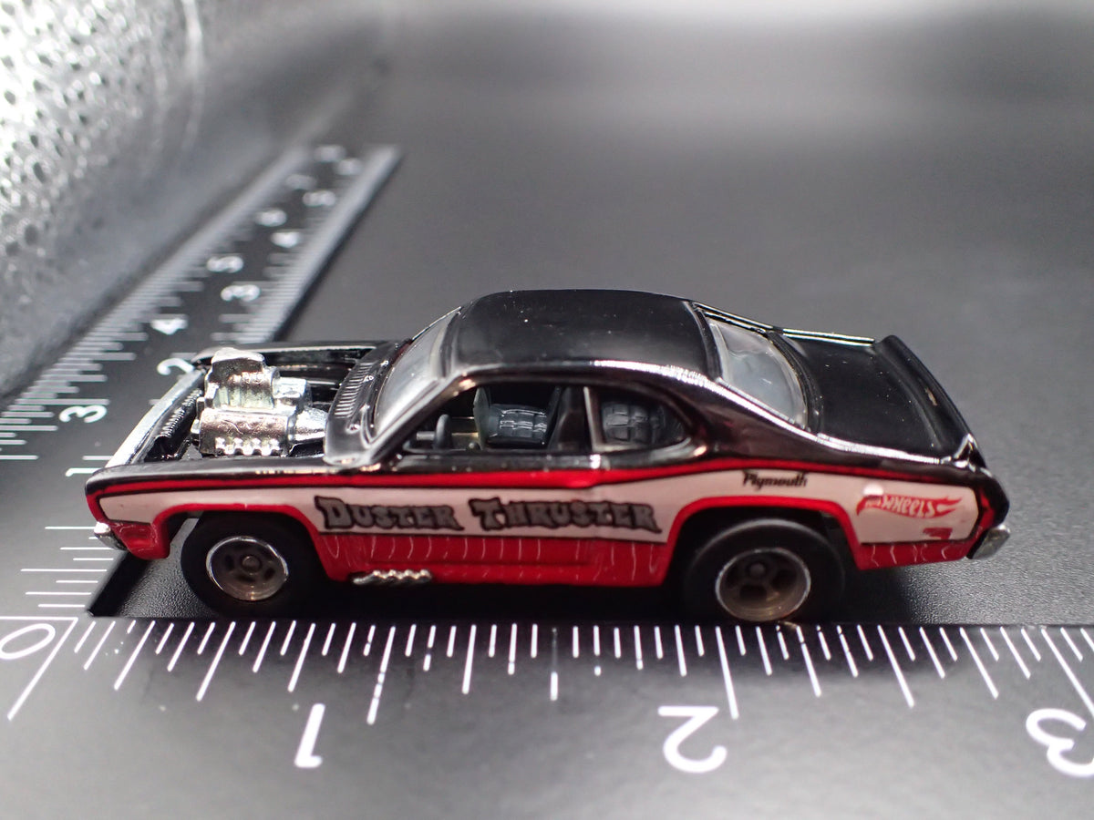 1971 71 PLYMOUTH DUSTER THRUSTER RED 1:64 SCALE DIORAMA DIECAST MODEL CAR