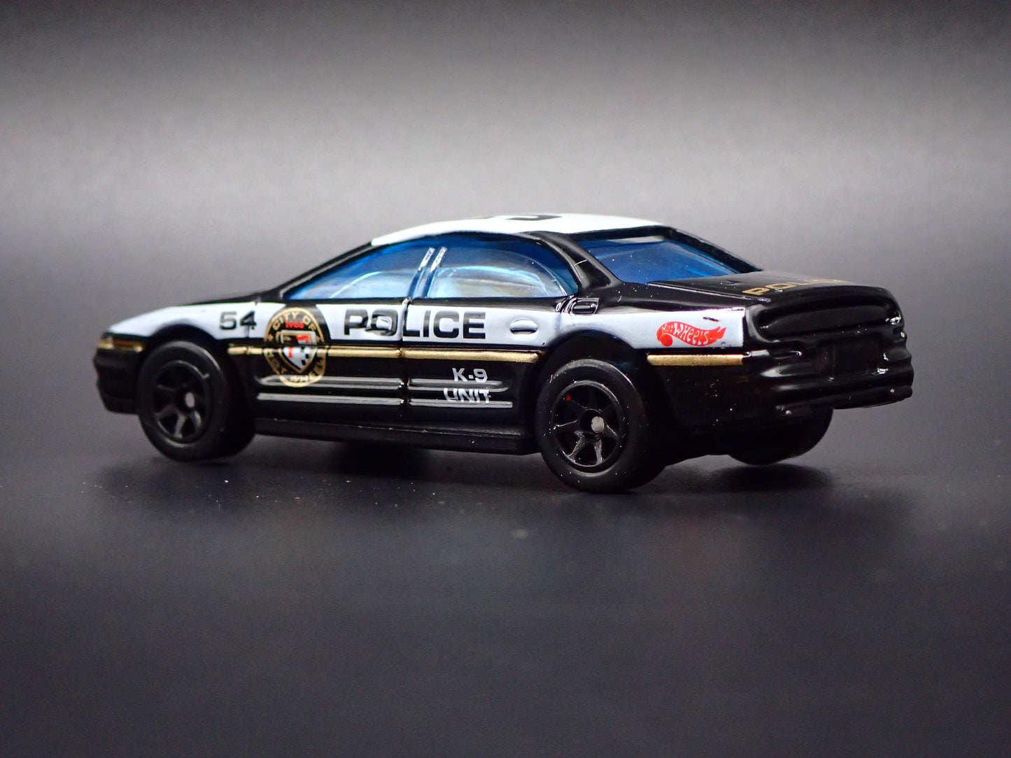1995-1999 OLDS OLDSMOBILE AURORA POLICE 1:64 COLLECTIBLE DIORAMA DIECAST MODEL CAR