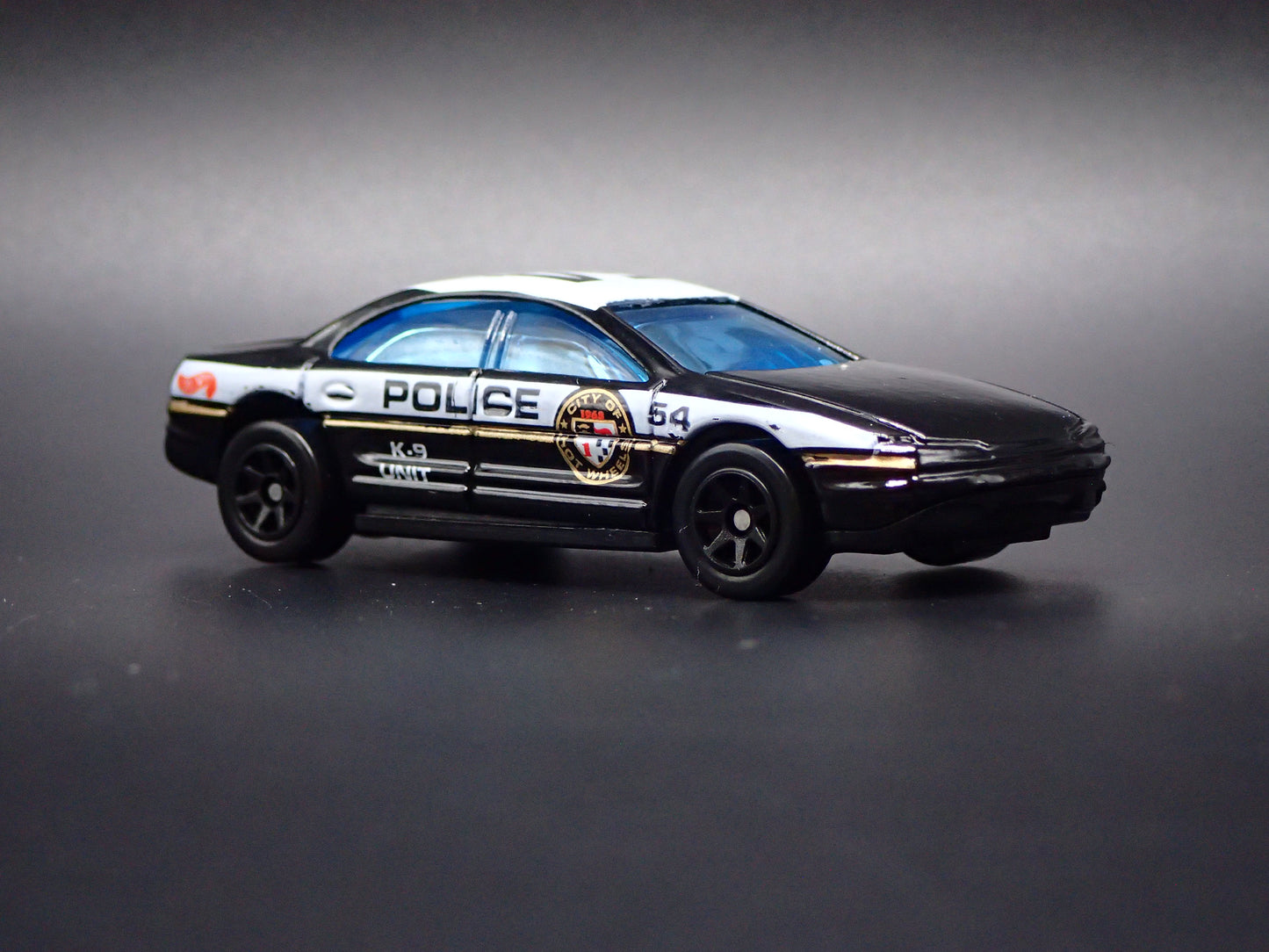 1995-1999 OLDS OLDSMOBILE AURORA POLICE 1:64 COLLECTIBLE DIORAMA DIECAST MODEL CAR