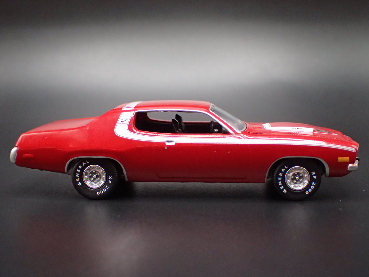 1973 73 PLYMOUTH ROAD RUNNER 1/64 SCALE COLLECTIBLE DIORAMA DIECAST MODEL CAR