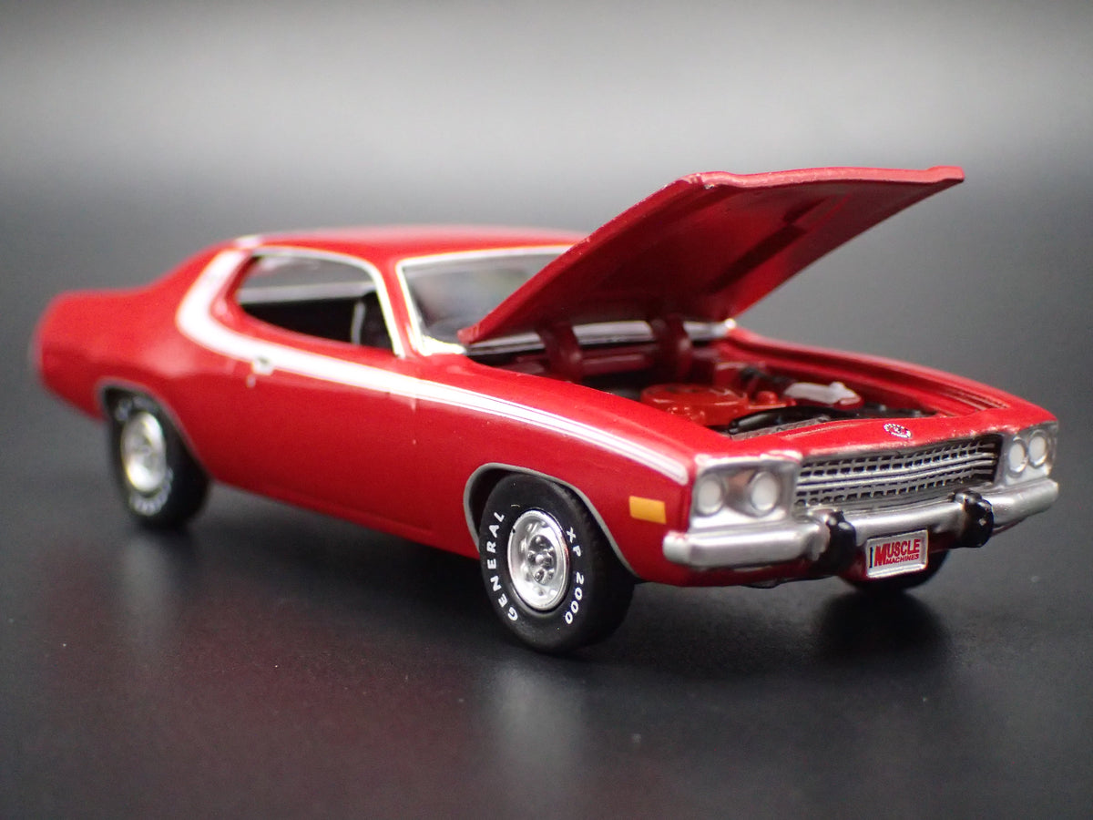 1973 73 PLYMOUTH ROAD RUNNER 1/64 SCALE COLLECTIBLE DIORAMA DIECAST MODEL CAR