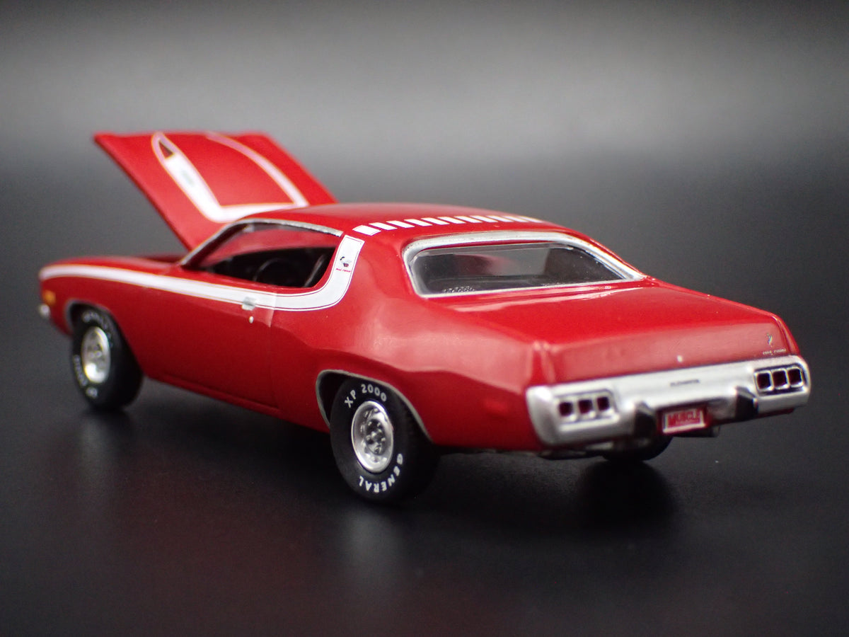 1973 73 PLYMOUTH ROAD RUNNER 1/64 SCALE COLLECTIBLE DIORAMA DIECAST MODEL CAR
