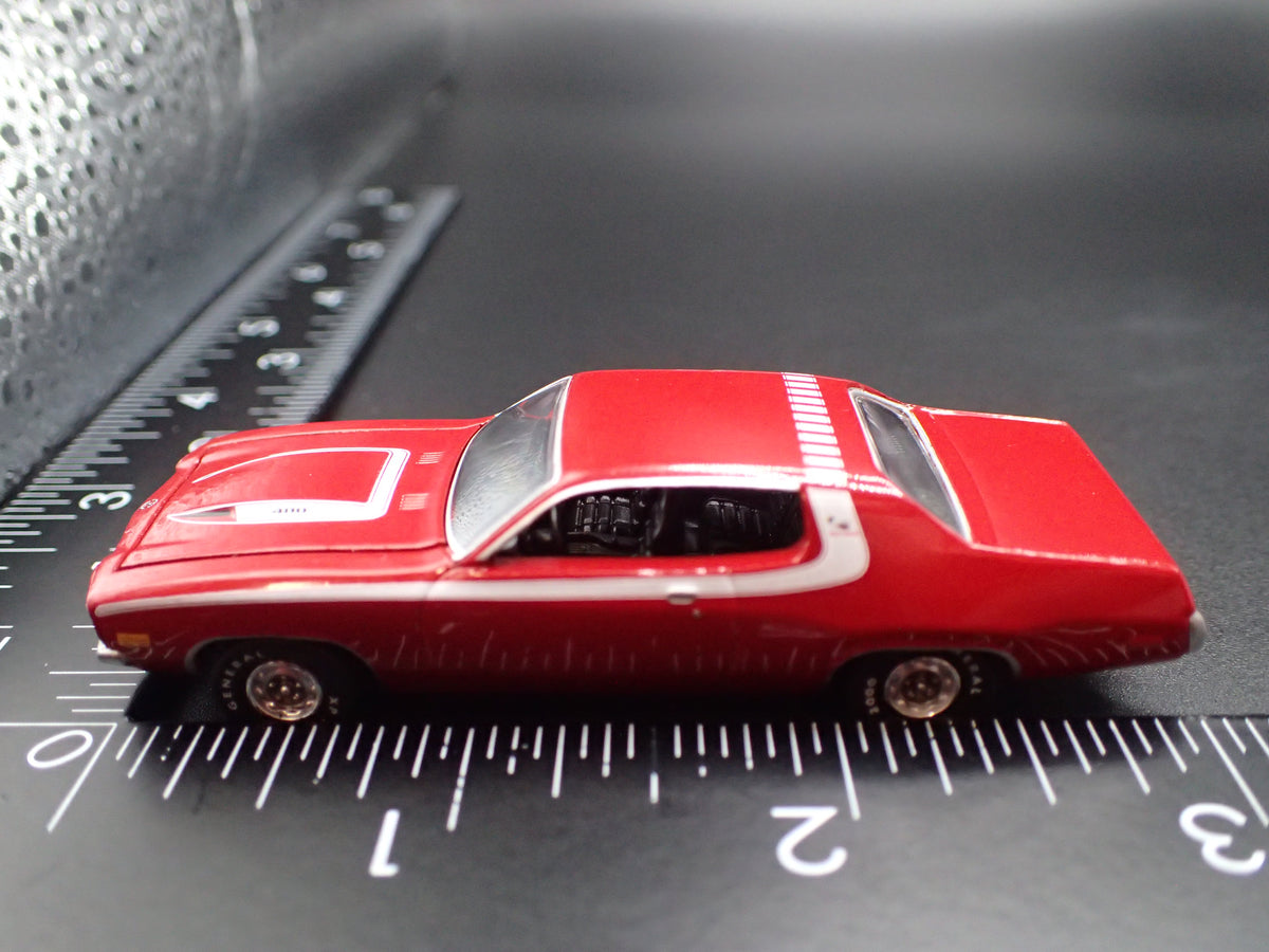1973 73 PLYMOUTH ROAD RUNNER 1/64 SCALE COLLECTIBLE DIORAMA DIECAST MODEL CAR