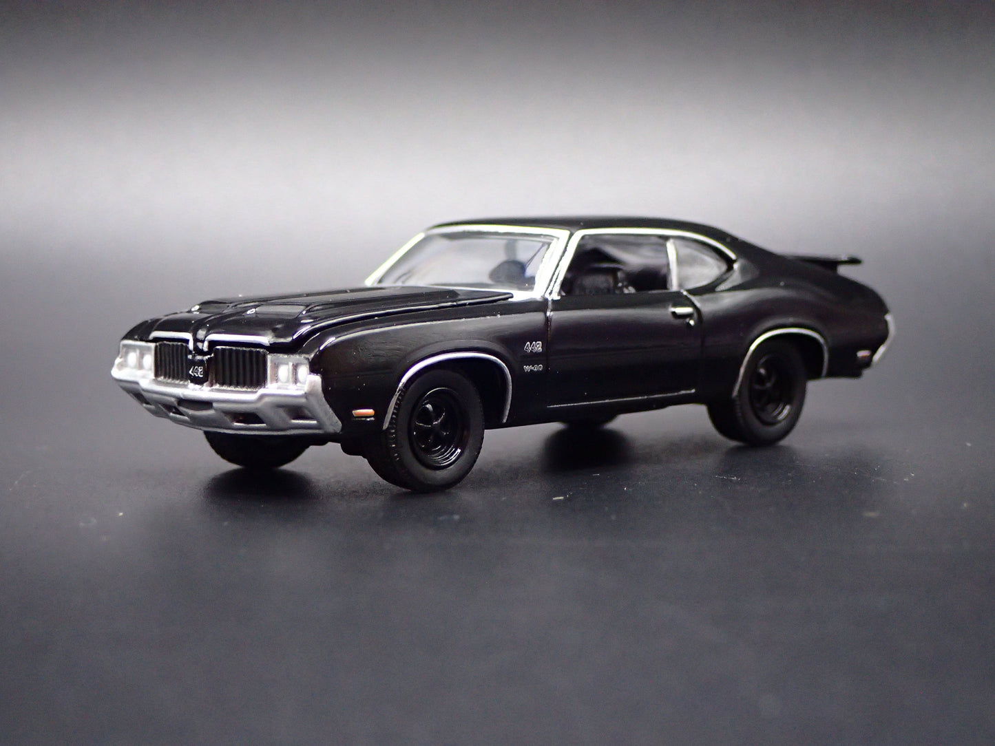 1970 70 OLDS OLDSMOBILE 442 BLACK 1:64 SCALE DIORAMA DIECAST MODEL CAR
