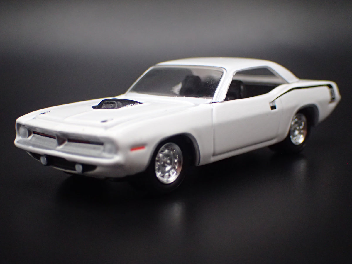 1970 70 PLYMOUTH HEMI CUDA 1:64 SCALE COLLECTIBLE DIORAMA DIECAST MODEL CAR