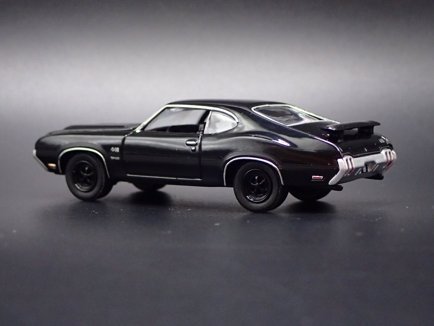 1970 70 OLDS OLDSMOBILE 442 BLACK 1:64 SCALE DIORAMA DIECAST MODEL CAR