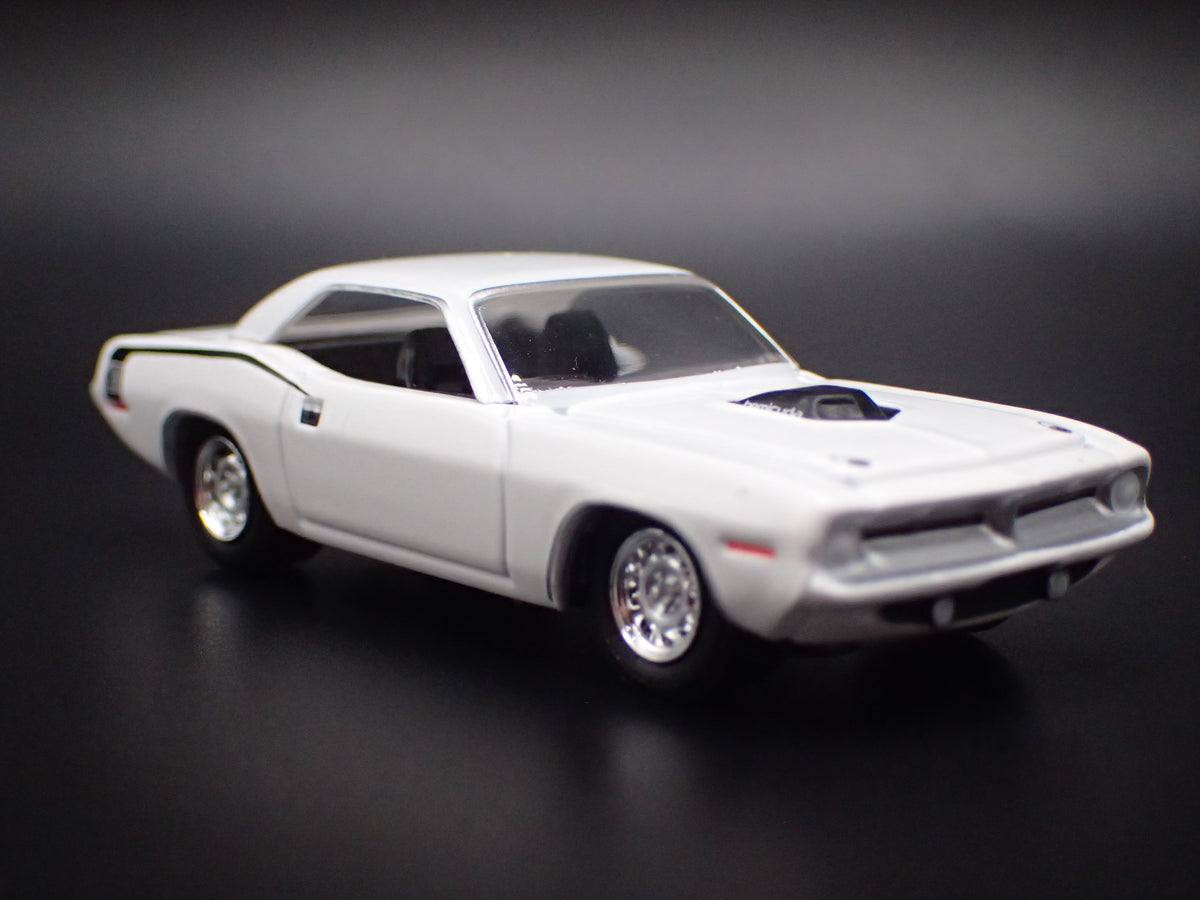 1970 70 PLYMOUTH HEMI CUDA 1:64 SCALE COLLECTIBLE DIORAMA DIECAST MODEL CAR