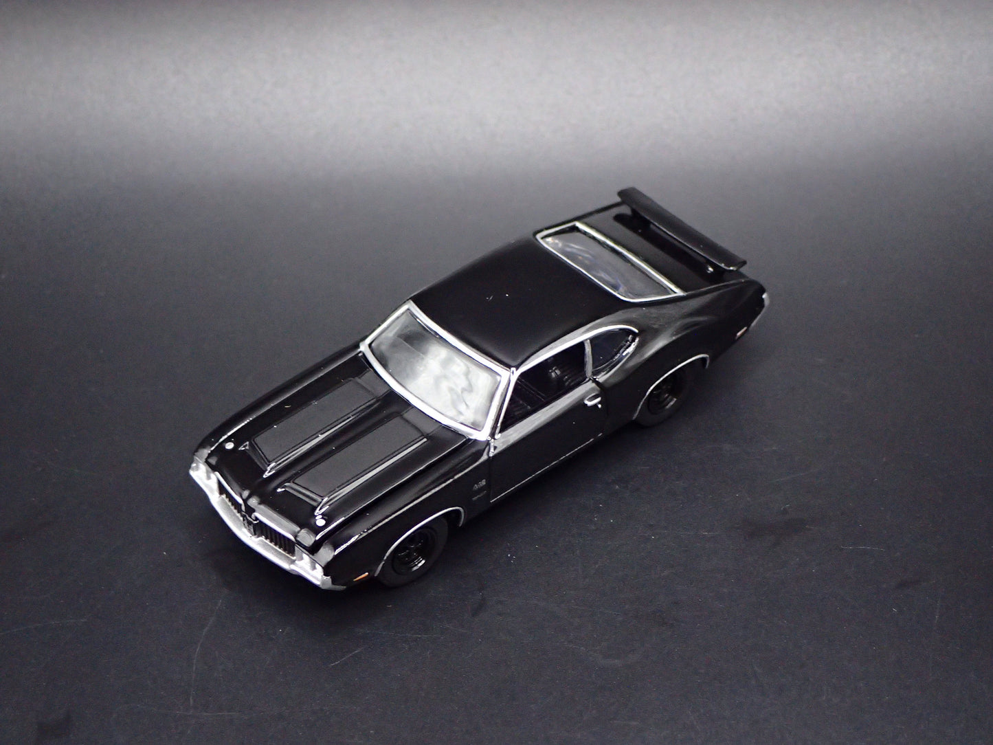 1970 70 OLDS OLDSMOBILE 442 BLACK 1:64 SCALE DIORAMA DIECAST MODEL CAR