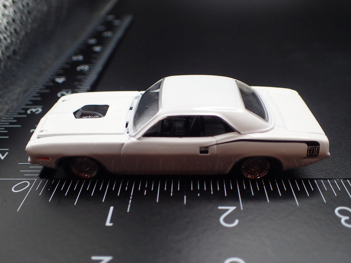 1970 70 PLYMOUTH HEMI CUDA 1:64 SCALE COLLECTIBLE DIORAMA DIECAST MODEL CAR