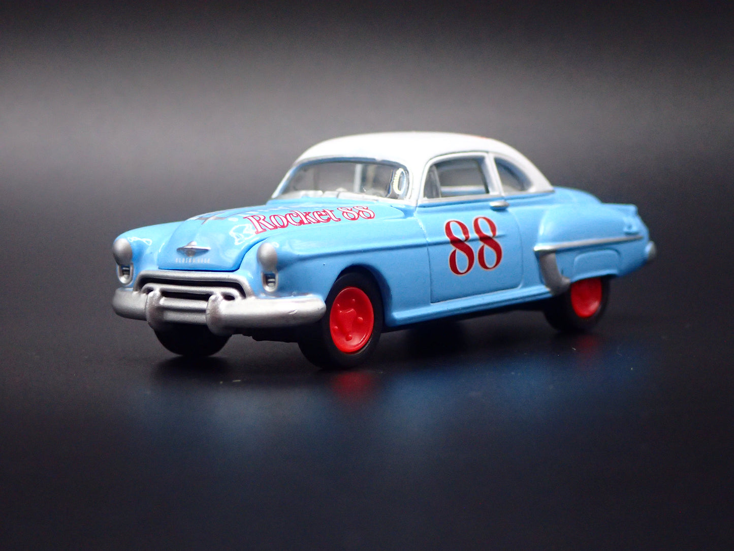1950 50 OLDS OLDSMOBILE ROCKET BLUE 1/64 SCALE DIORAMA DIECAST MODEL CAR