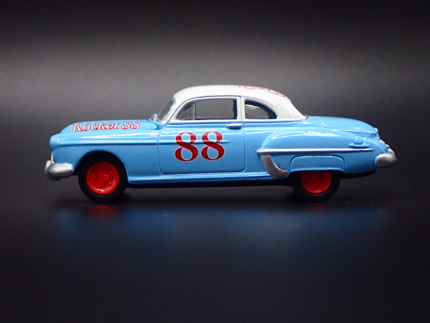 1950 50 OLDS OLDSMOBILE ROCKET BLUE 1/64 SCALE DIORAMA DIECAST MODEL CAR