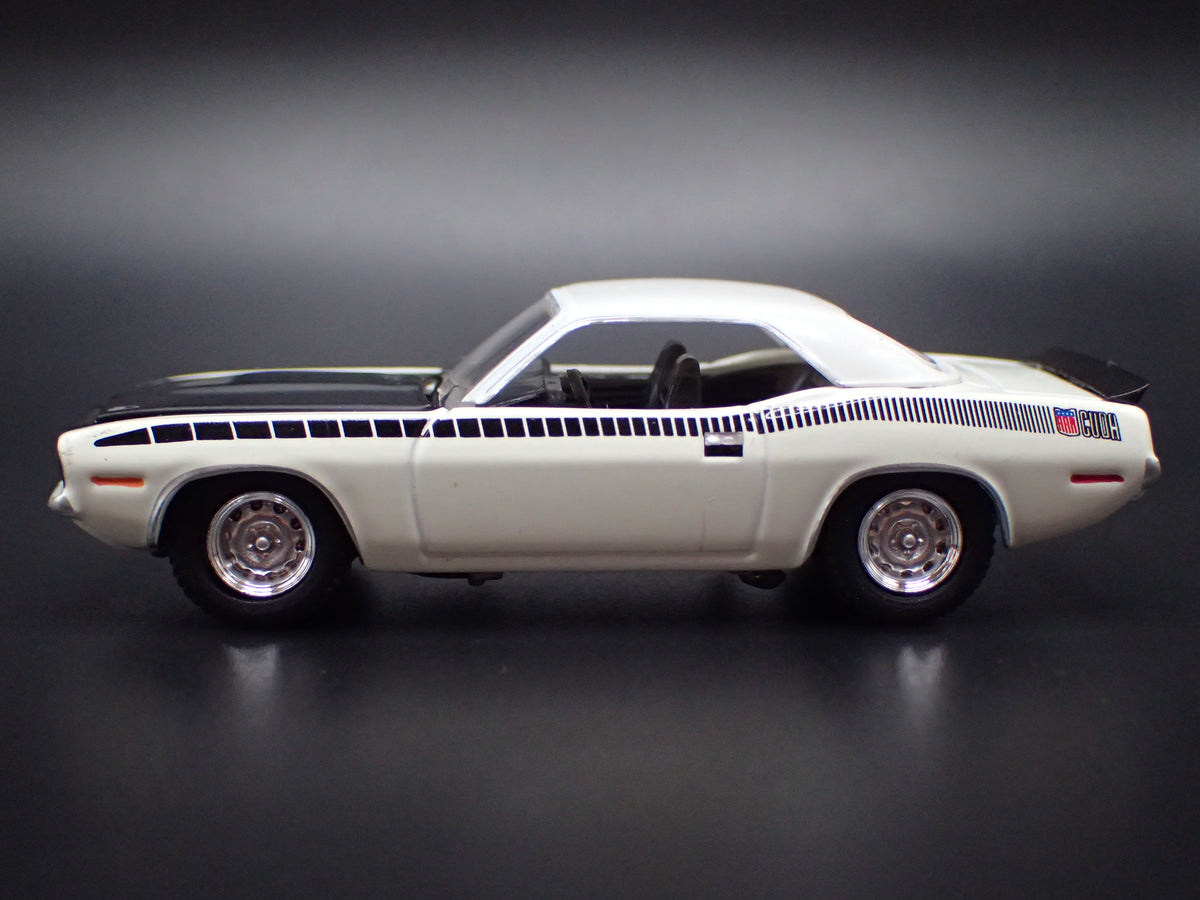 1970 70 PLYMOUTH AAR CUDA WHITE 1:64 SCALE COLLECTIBLE DIORAMA DIECAST MODEL CAR