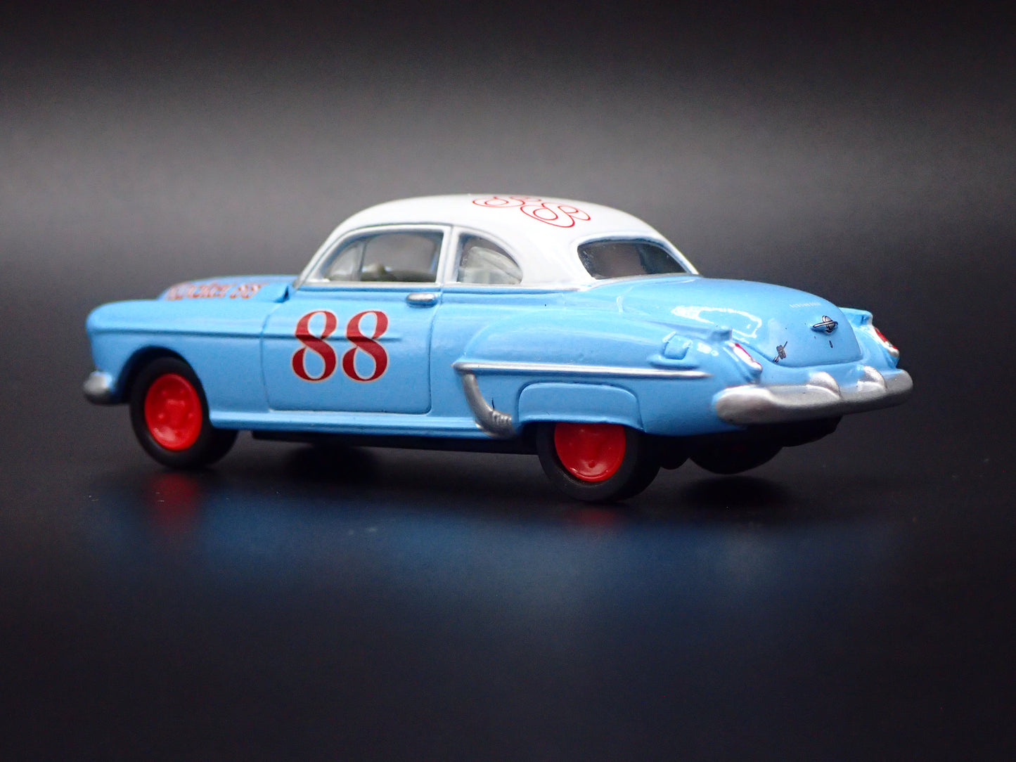 1950 50 OLDS OLDSMOBILE ROCKET BLUE 1/64 SCALE DIORAMA DIECAST MODEL CAR