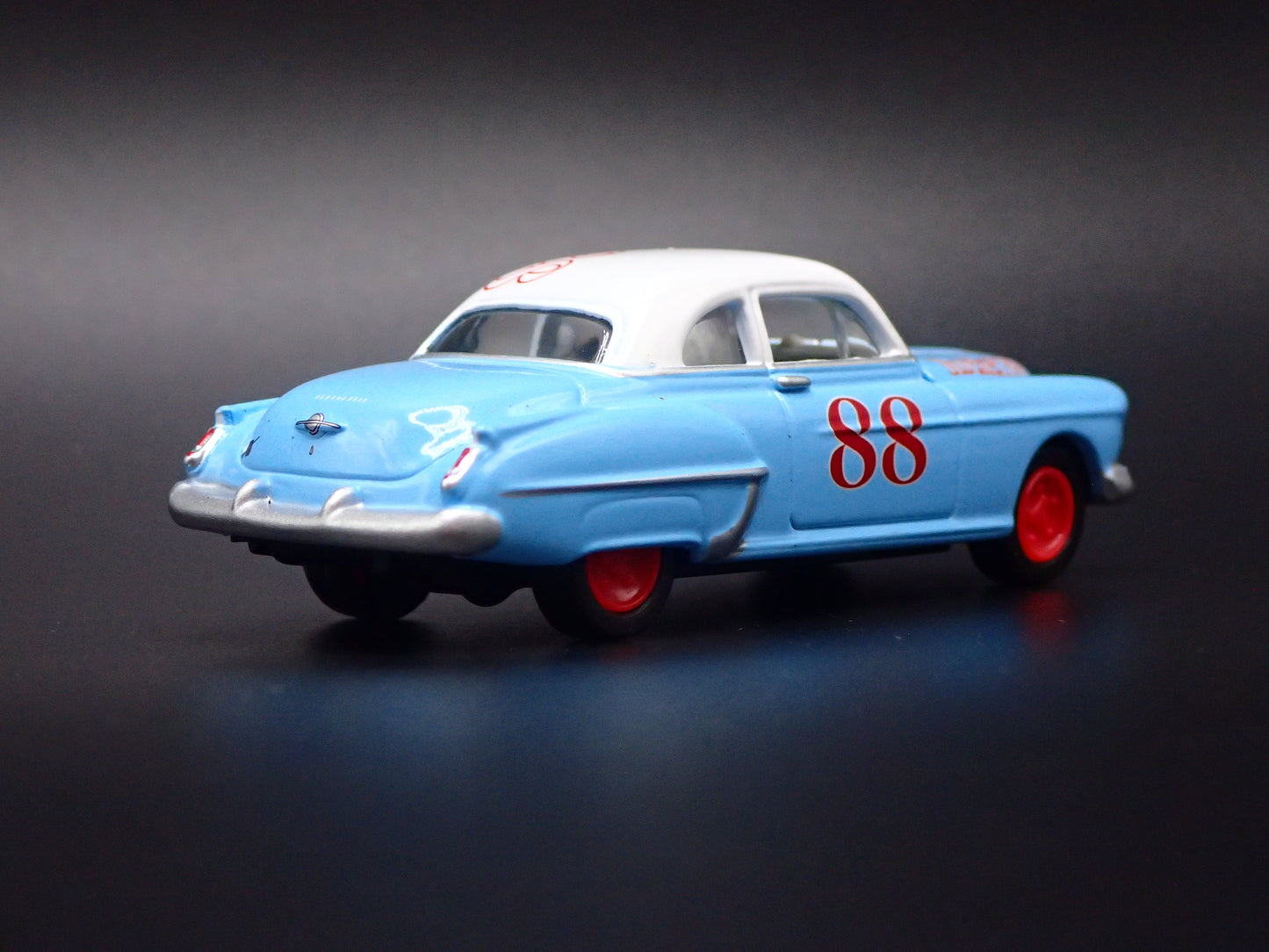 1950 50 OLDS OLDSMOBILE ROCKET BLUE 1/64 SCALE DIORAMA DIECAST MODEL CAR