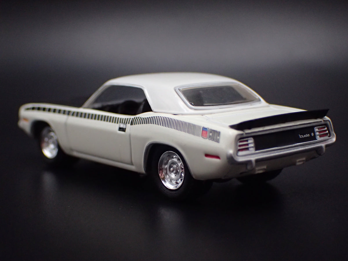 1970 70 PLYMOUTH AAR CUDA WHITE 1:64 SCALE COLLECTIBLE DIORAMA DIECAST MODEL CAR