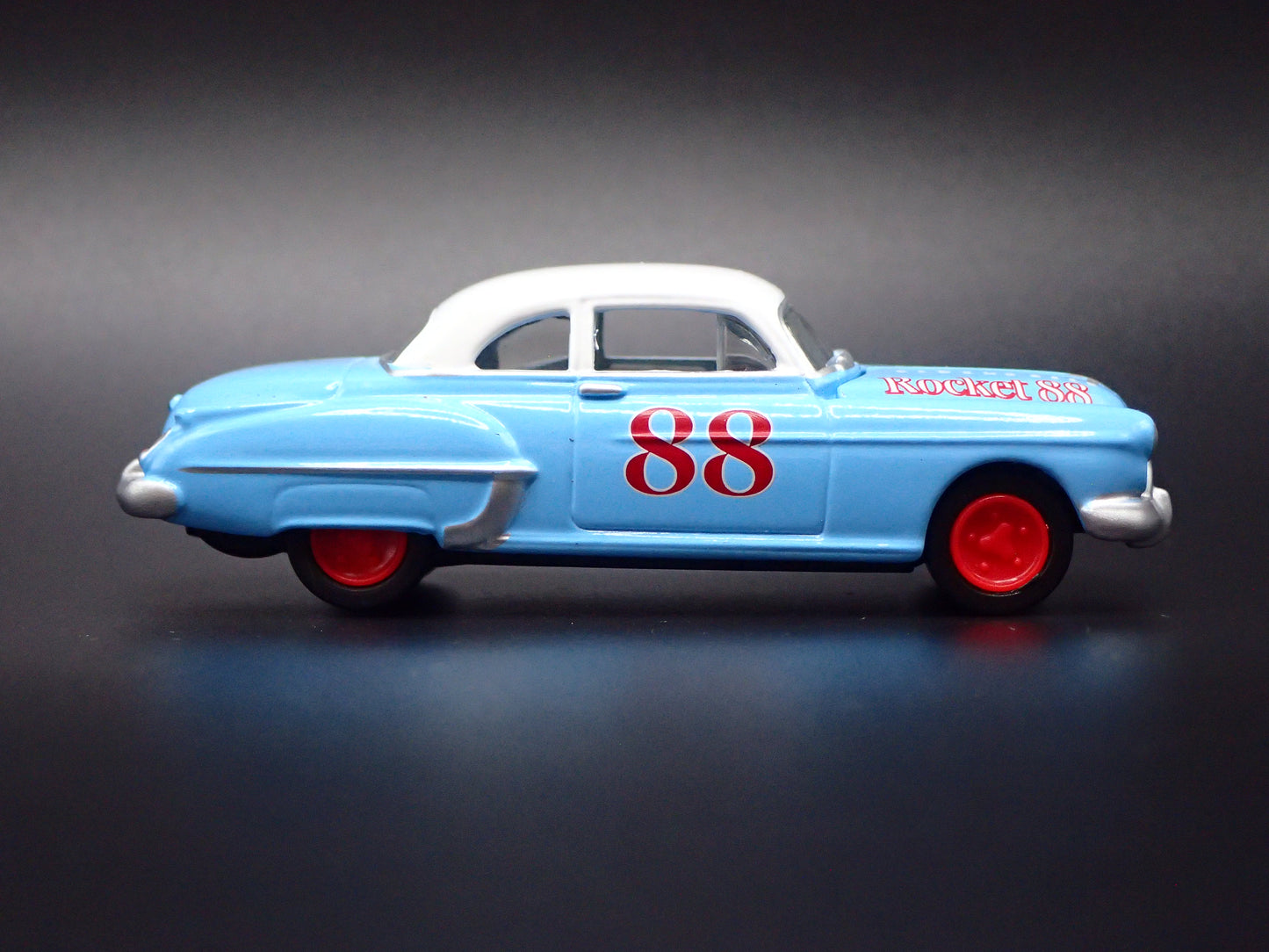 1950 50 OLDS OLDSMOBILE ROCKET BLUE 1/64 SCALE DIORAMA DIECAST MODEL CAR