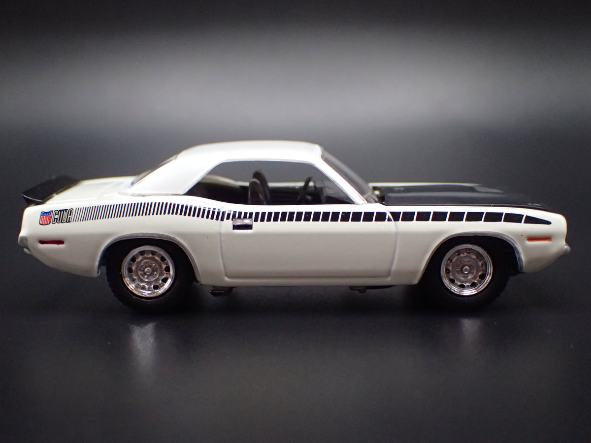 1970 70 PLYMOUTH AAR CUDA WHITE 1:64 SCALE COLLECTIBLE DIORAMA DIECAST MODEL CAR