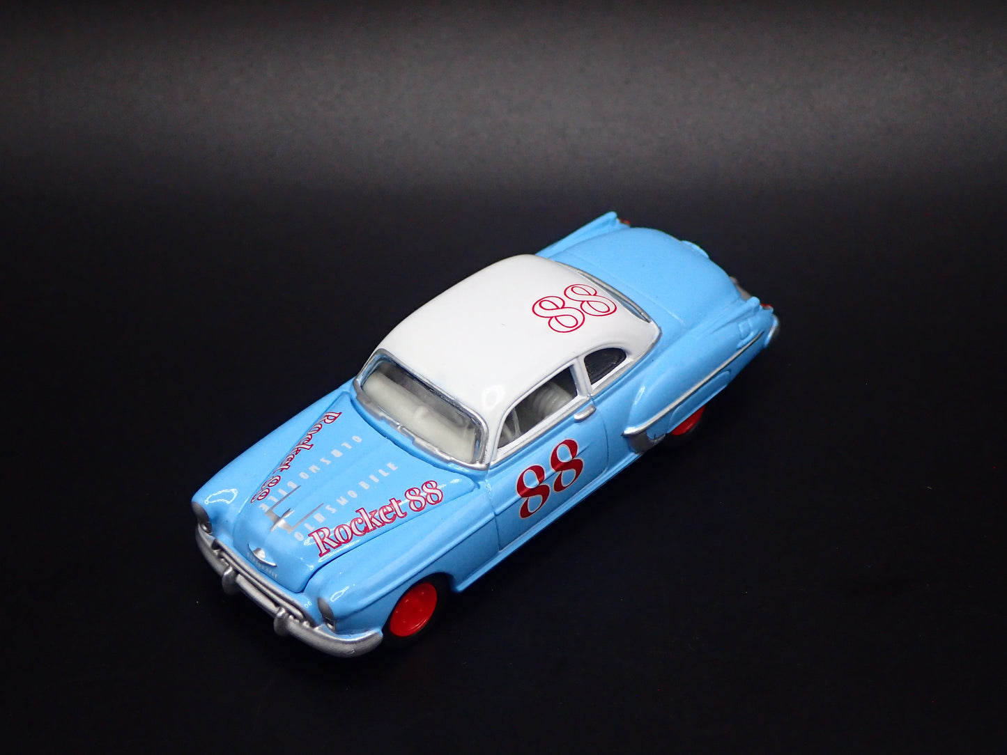 1950 50 OLDS OLDSMOBILE ROCKET BLUE 1/64 SCALE DIORAMA DIECAST MODEL CAR