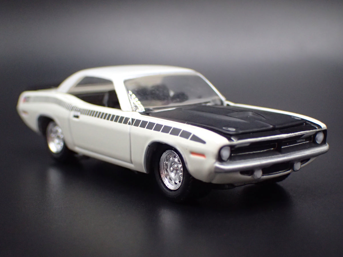 1970 70 PLYMOUTH AAR CUDA WHITE 1:64 SCALE COLLECTIBLE DIORAMA DIECAST MODEL CAR
