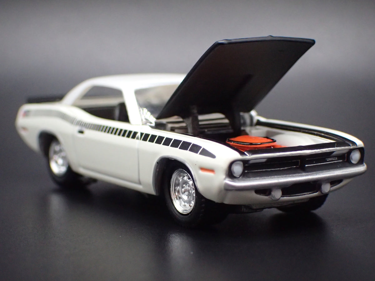 1970 70 PLYMOUTH AAR CUDA WHITE 1:64 SCALE COLLECTIBLE DIORAMA DIECAST MODEL CAR