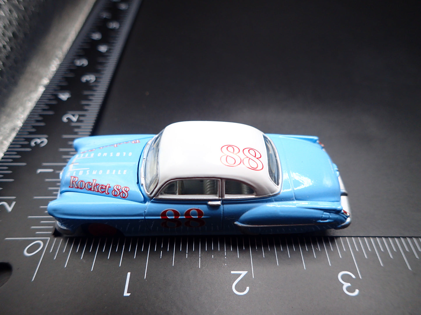 1950 50 OLDS OLDSMOBILE ROCKET BLUE 1/64 SCALE DIORAMA DIECAST MODEL CAR