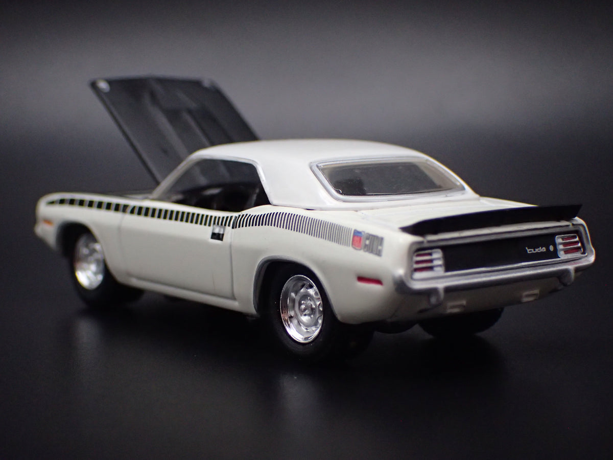 1970 70 PLYMOUTH AAR CUDA WHITE 1:64 SCALE COLLECTIBLE DIORAMA DIECAST MODEL CAR