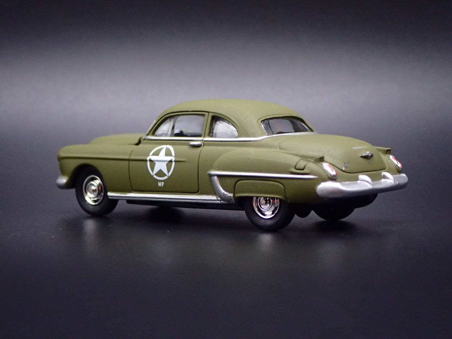 1950 50 OLDS OLDSMOBILE ROCKET 88 GREEN 1/64 SCALE DIORAMA DIECAST MODEL CAR