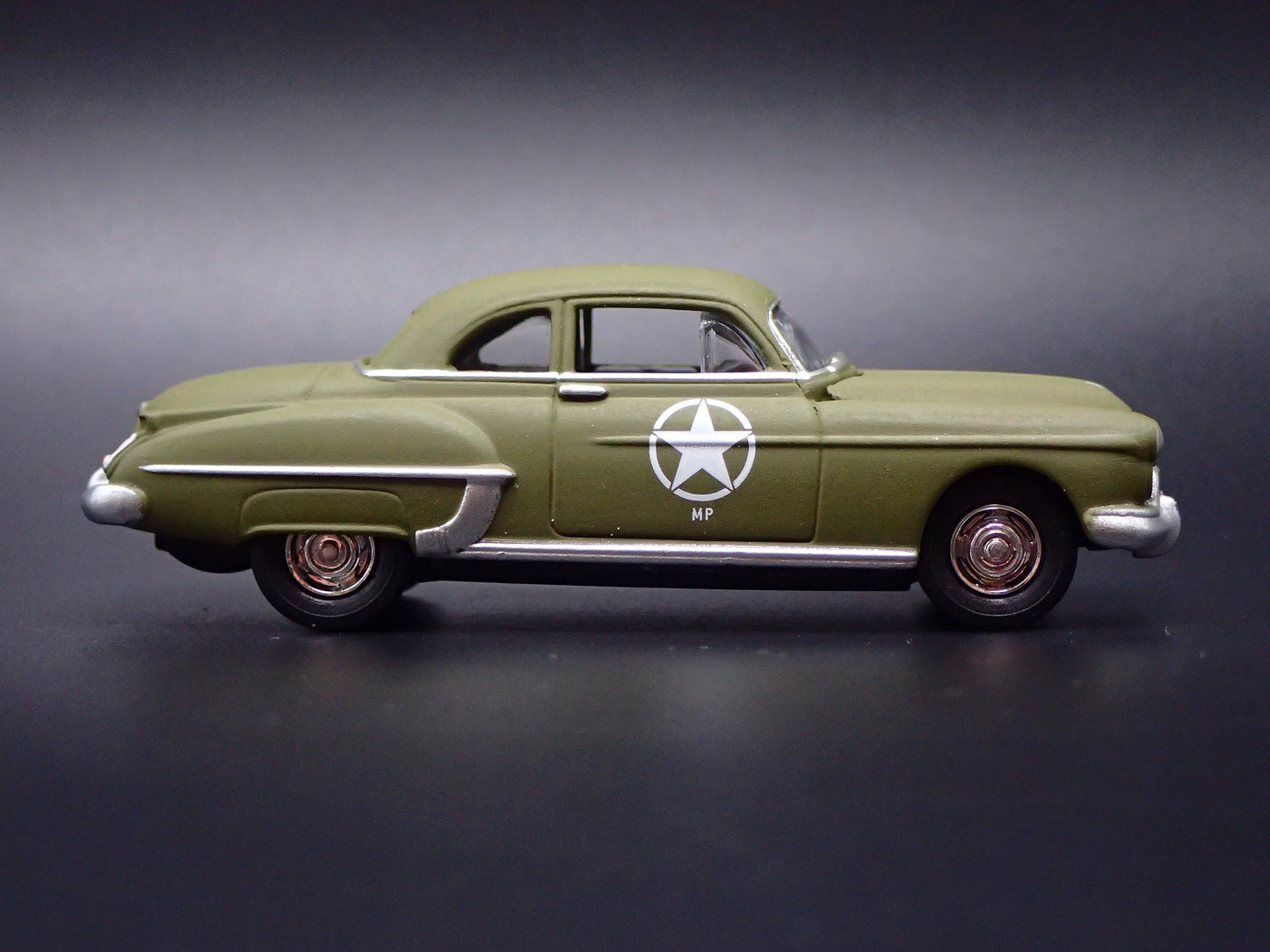 1950 50 OLDS OLDSMOBILE ROCKET 88 GREEN 1/64 SCALE DIORAMA DIECAST MODEL CAR