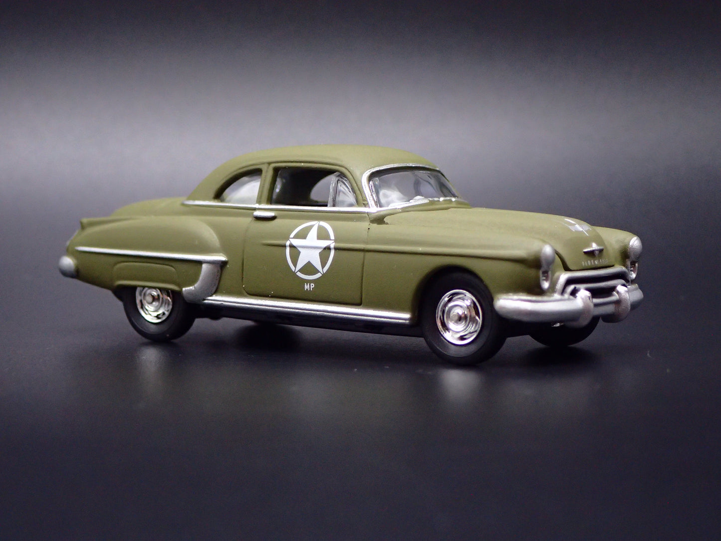 1950 50 OLDS OLDSMOBILE ROCKET 88 GREEN 1/64 SCALE DIORAMA DIECAST MODEL CAR