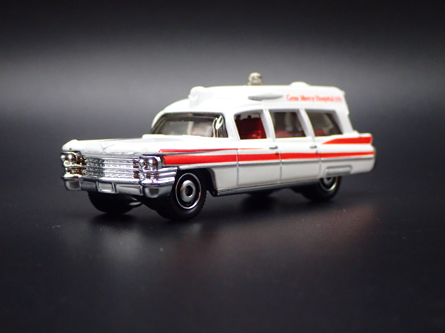 1963 63 CADILLAC AMBULANCE RARE 1:81 COLLECTIBLE DIORAMA DIECAST MODEL CAR