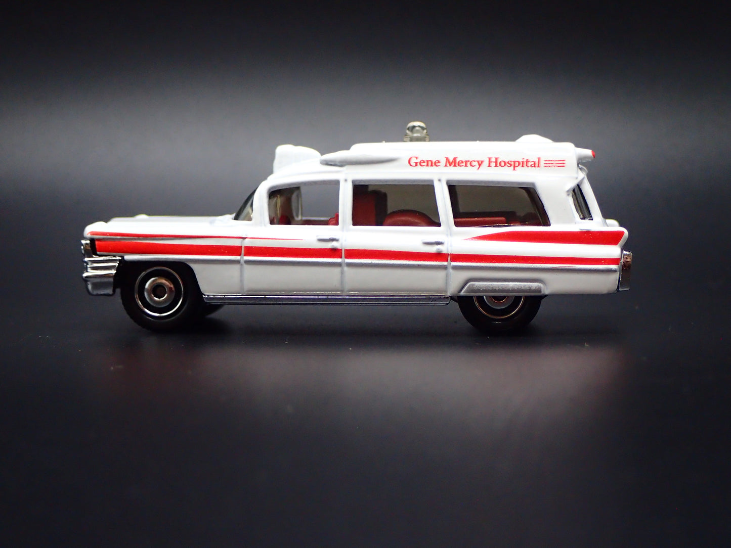 1963 63 CADILLAC AMBULANCE RARE 1:81 COLLECTIBLE DIORAMA DIECAST MODEL CAR