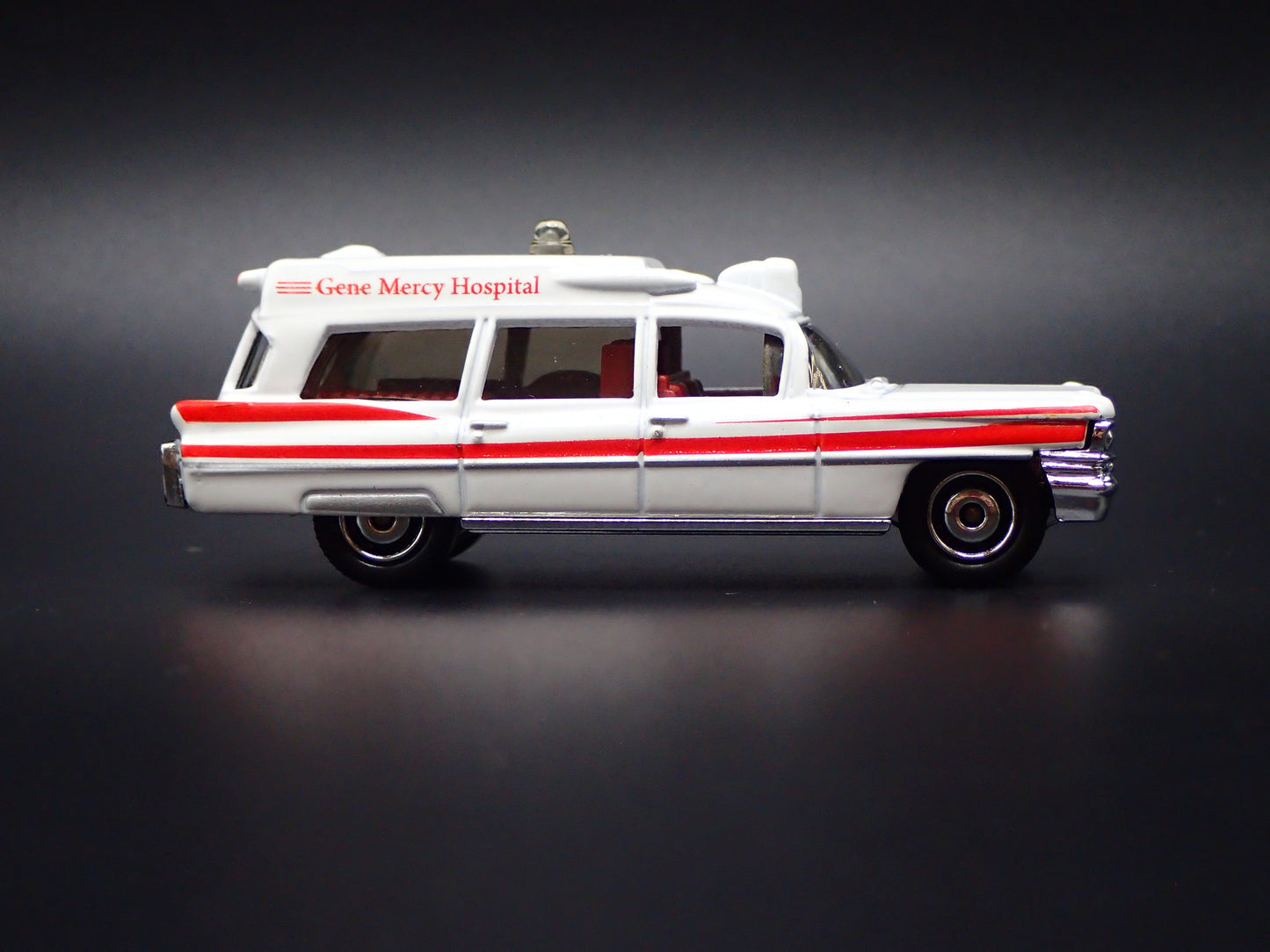 1963 63 CADILLAC AMBULANCE RARE 1:81 COLLECTIBLE DIORAMA DIECAST MODEL CAR