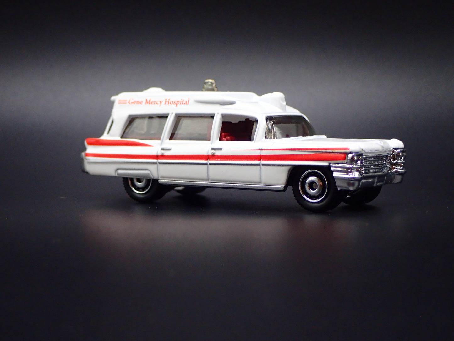 1963 63 CADILLAC AMBULANCE RARE 1:81 COLLECTIBLE DIORAMA DIECAST MODEL CAR