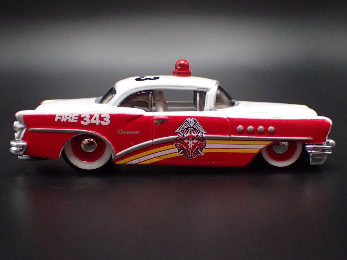 1955 55 BUICK CENTURY FIRE DEPARTMENT 1:64 SCALE DIORAMA DIECAST MODEL CAR